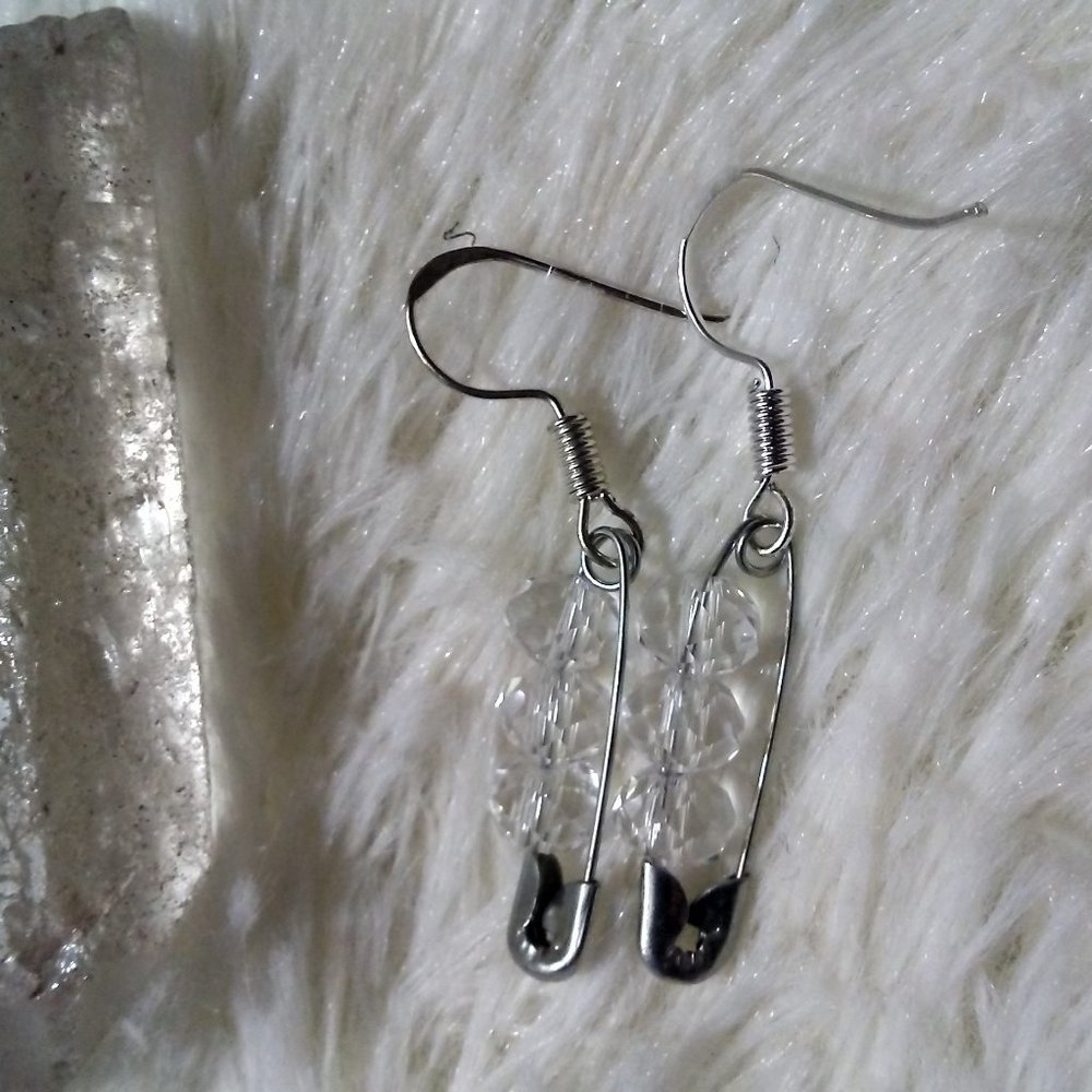 Kawaii Harajuku Safety Pin Dangle Earrings - Picture 5 of 6